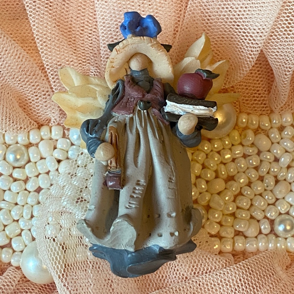 Vintage 1998 Cathy Koziol Teacher Angel Pin Broochβ Figurine Enesco Corporation